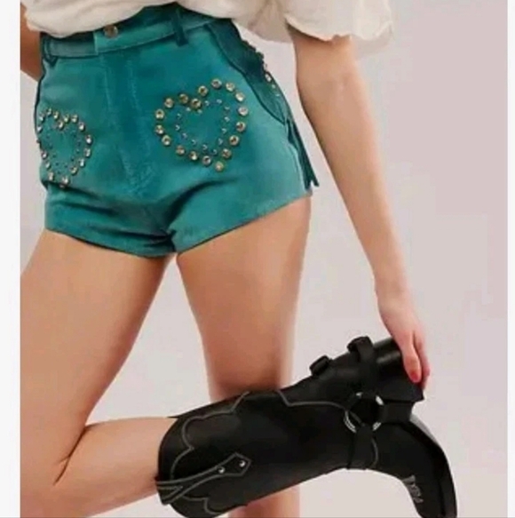 Understated Leather Pants - Understated Leather Wanted Suede Fringe Stud Shorts M